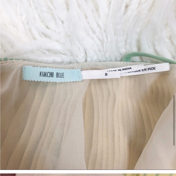 BRAND NEW Urban Outfitters Flowy Open Back Top - Picture 5 of 7